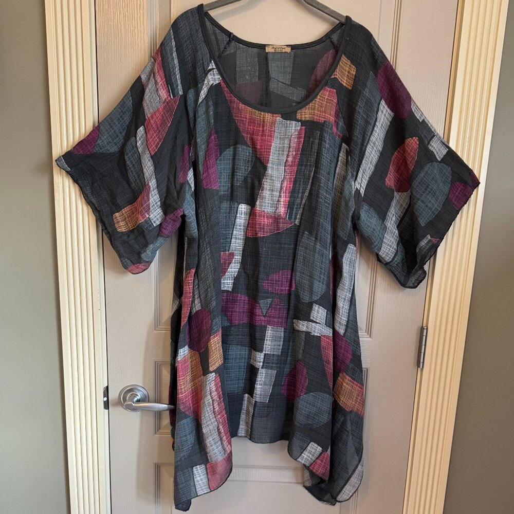 Women's Charcoal Geometric Tunic Top - Relaxed Scoop Neck